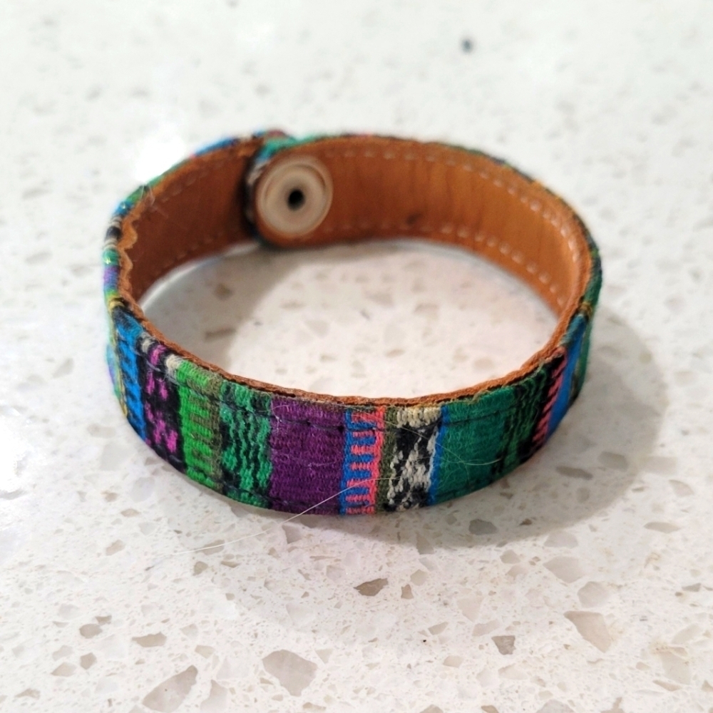 🌈 Vintage 90s Guatemalan Woven Bracelet – Handmade & Full of Color